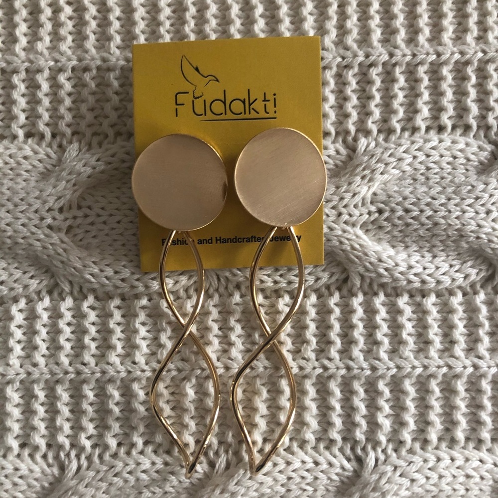 PRICE DROP! Boutique Gold earrings with silk pouch